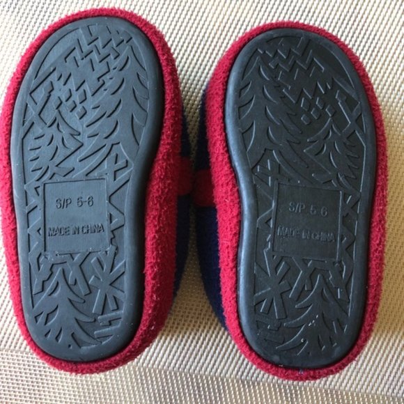 Kid’s authorized NHL Canadiens slippers size 5 - 6 - Picture 6 of 6